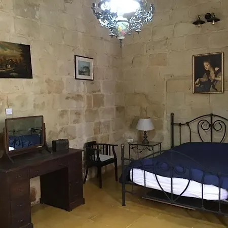 Charming 17th Cent House Of Character In The Famous 3 Cities, Right Next To Valletta