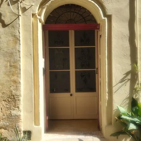 Charming 17th Cent House Of Character In The Famous 3 Cities, Right Next To Valletta