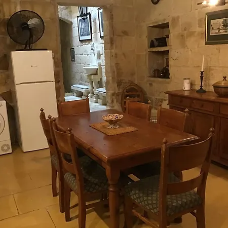 Charming 17th Cent House Of Character In The Famous 3 Cities, Right Next To Valletta Holiday home *