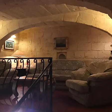 Charming 17th Cent House Of Character In The Famous 3 Cities, Right Next To Valletta