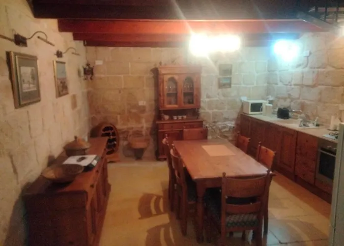Charming 17th Cent House Of Character In The Famous 3 Cities, Right Next To Valletta