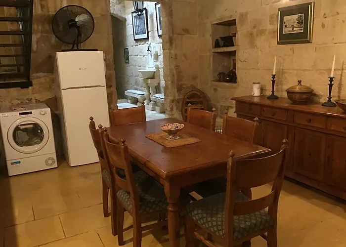 Charming 17th Cent House Of Character In The Famous 3 Cities, Right Next To Valletta Holiday home *