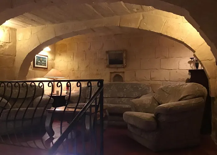 Charming 17th Cent House Of Character In The Famous 3 Cities, Right Next To Valletta