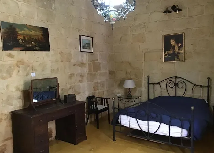 Charming 17th Cent House Of Character In The Famous 3 Cities, Right Next To Valletta